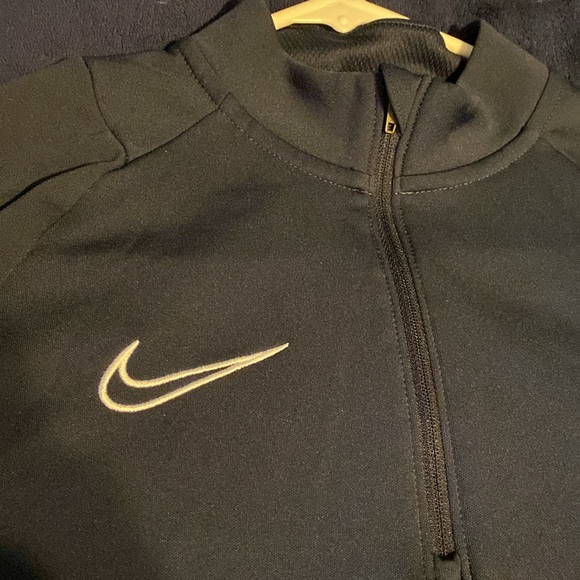 Nike Dri-Fit size medium jacket in Navy blue. - Picture 4 of 7